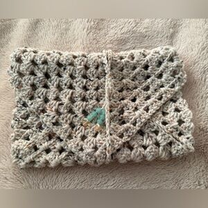 Crochet book sleeve for your bag with Beaded Accent